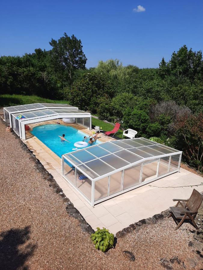 Gite La Pironniere - Piscine, Nature, Au Bord De La Riviere Montreuil-sur-Maine Bagian luar foto